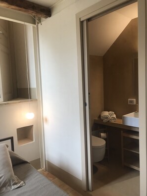 2 dormitorios, tabla de planchar con plancha, wifi y ropa de cama