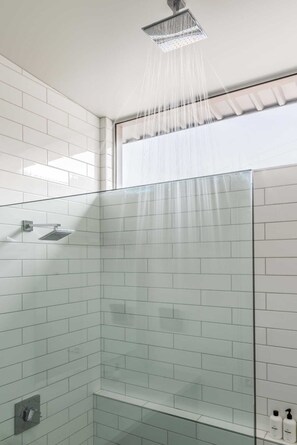 Shower, hair dryer, towels, shampoo