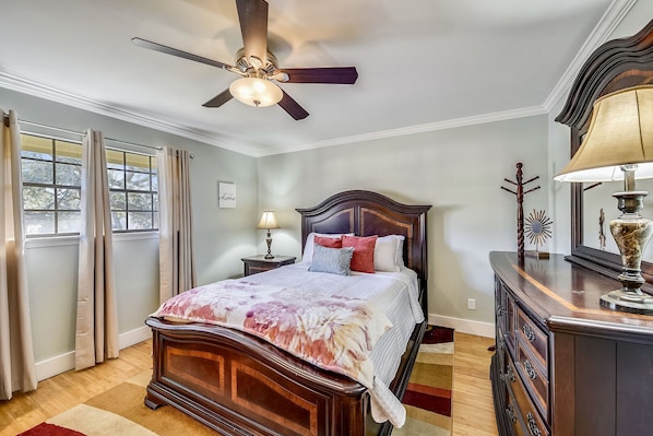 2 bedrooms, iron/ironing board, free WiFi, bed sheets