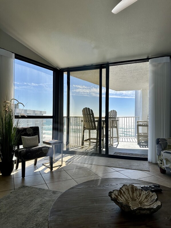 TV connectée, jeux vidéo, livres