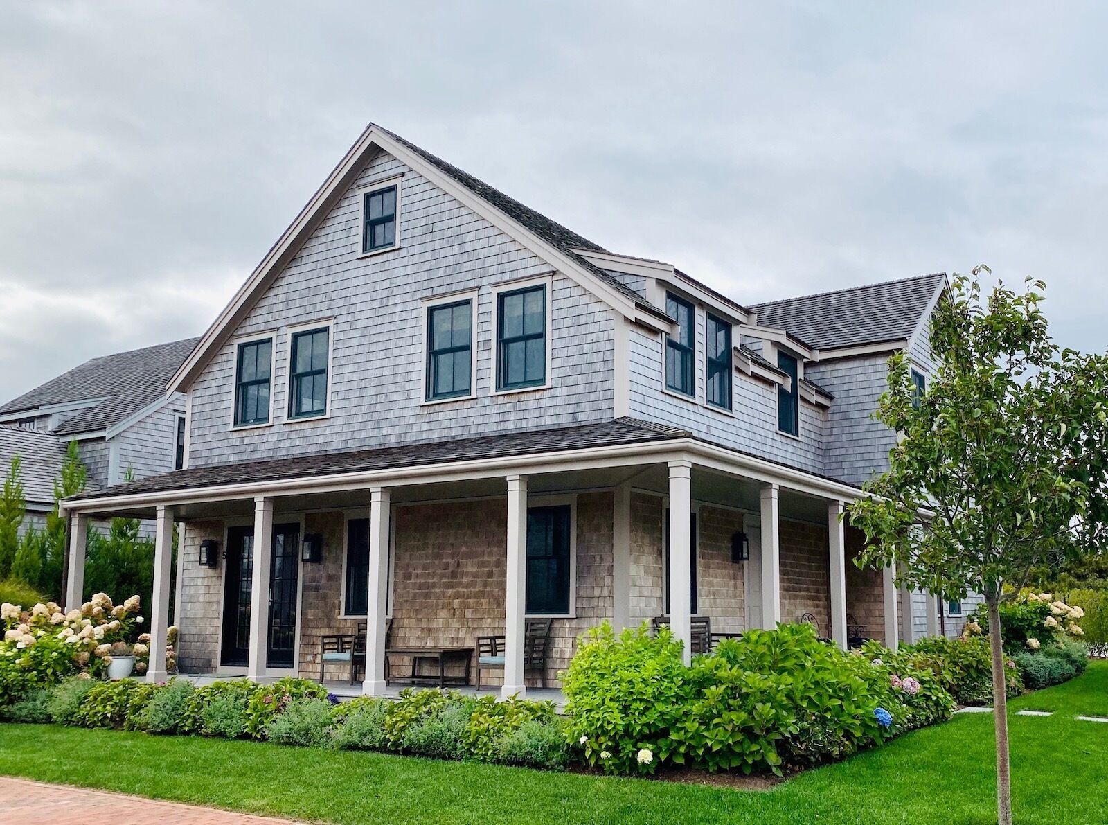 Surfside Nantucket Beauty in Beach Plum with Pool, Tennis, Park & Gym 