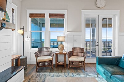 Southern Charm: Large Beachfront Home, Private Pool, Pat Friendly, 8 Suites!