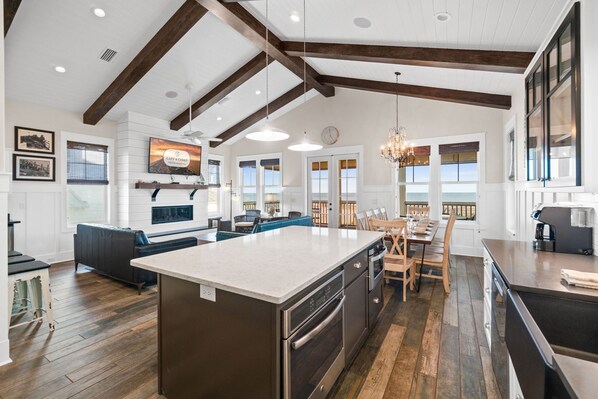 ثلاجة، ميكروويف، فرن، موقد طهي مسطح