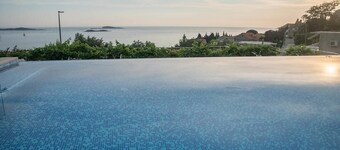 Triple sea/pool view apartmant on the ground floor 