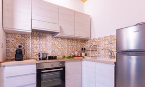 Fridge, oven, stovetop, coffee/tea maker - Beach Front Villa 2 - sea view (Calabernardo)