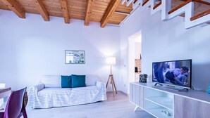 Fireplace, books - Beach Front Villa 2 - sea view (Calabernardo)