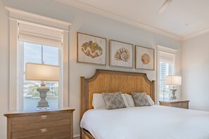 5 bedrooms, iron/ironing board, free WiFi, bed sheets - Lake Views ~ Private Pool ~ Outdoor Lounge Area (Destin)