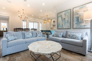 Smart TV - Lake Views ~ Private Pool ~ Outdoor Lounge Area (Destin)