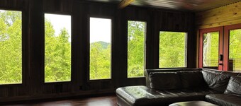 YOU WILL LOVE THIS ONE!-SUPER CLEAN-KING BEDS-HOT TUB-VIEW-HI SPEED WIFI-BOOK IT