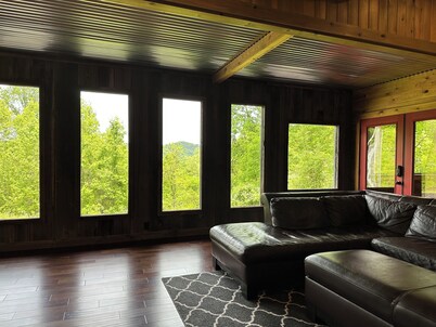 YOU WILL LOVE THIS ONE!-SUPER CLEAN-KING BEDS-HOT TUB-VIEW-HI SPEED WIFI-BOOK IT