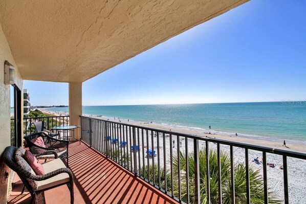 Property grounds - Beachfront Ocean View! Large Family Friendly Condo (Madeira Beach)