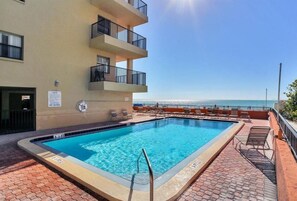 Piscine extérieure, piscine chauffée