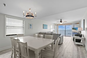 Smart TV, books, stereo - Beachfront Ocean View! Large Family Friendly Condo (Madeira Beach)