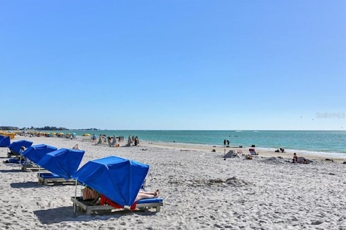 Freshly Updated!  Beachfront Ocean View, Large Family Friendly Condo