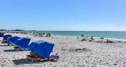 Freshly Updated! Beachfront Ocean View, Large Family Friendly Condo