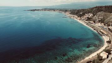 Una spiaggia nelle vicinanze