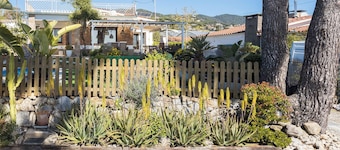 House with sea views, garden and pool