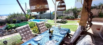 House with sea views, garden and pool