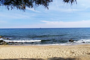 Plage à proximité, chaises longues
