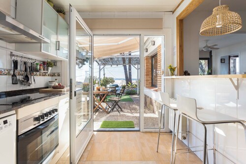 House with sea views, garden and pool