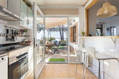 House with sea views, garden and pool