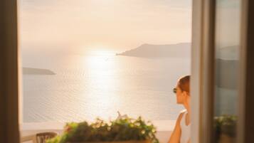 Master Cave Villa with Outdoor Jacuzzi