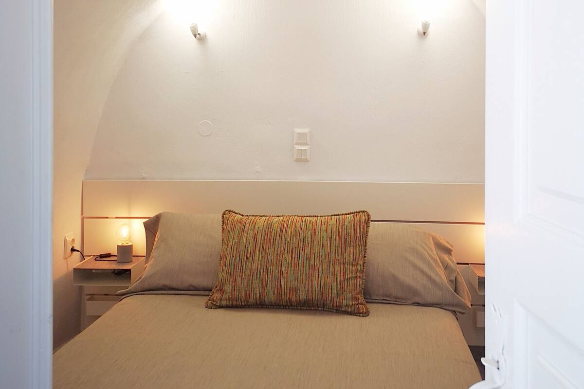 Traditional Two-Bedroom Suite with Outdoor Plunge Pool | 高档床上用品、客房内保险箱、办公桌、隔音