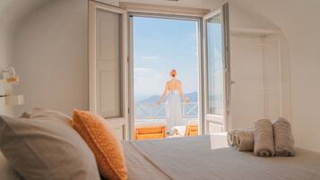 Master Cave Villa with Outdoor Jacuzzi