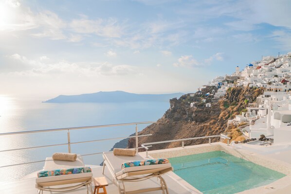 Traditional Two-Bedroom Suite with Outdoor Plunge Pool | Θέα από το δωμάτιο