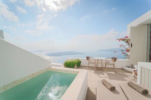 Honeymoon Cave Suite with Outdoor Jacuzzi | Ropa de cama de alta calidad, caja fuerte, escritorio