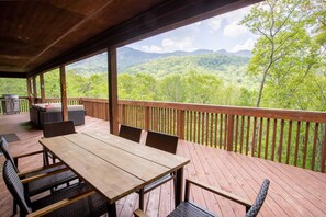 Outdoor dining - Private Oasis in Tynecastle (Banner Elk)