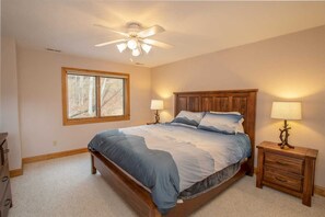 5 bedrooms, desk, iron/ironing board, WiFi