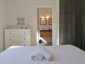 4 bedrooms, iron/ironing board, WiFi, bed sheets - Charming house, 4 bedrooms, heated pool (Oletta)