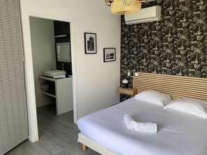 4 habitaciones, tabla de planchar con plancha, wifi y ropa de cama 