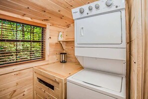Interior - dog-friendly | hot tub | free Dollywood ticket (Gatlinburg)
