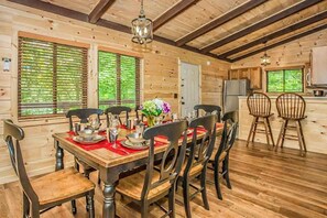 Dining - dog-friendly | hot tub | free Dollywood ticket (Gatlinburg)
