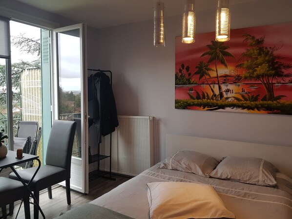 1 Schlafzimmer, Schreibtisch, Bügeleisen/Bügelbrett, kostenloses WLAN