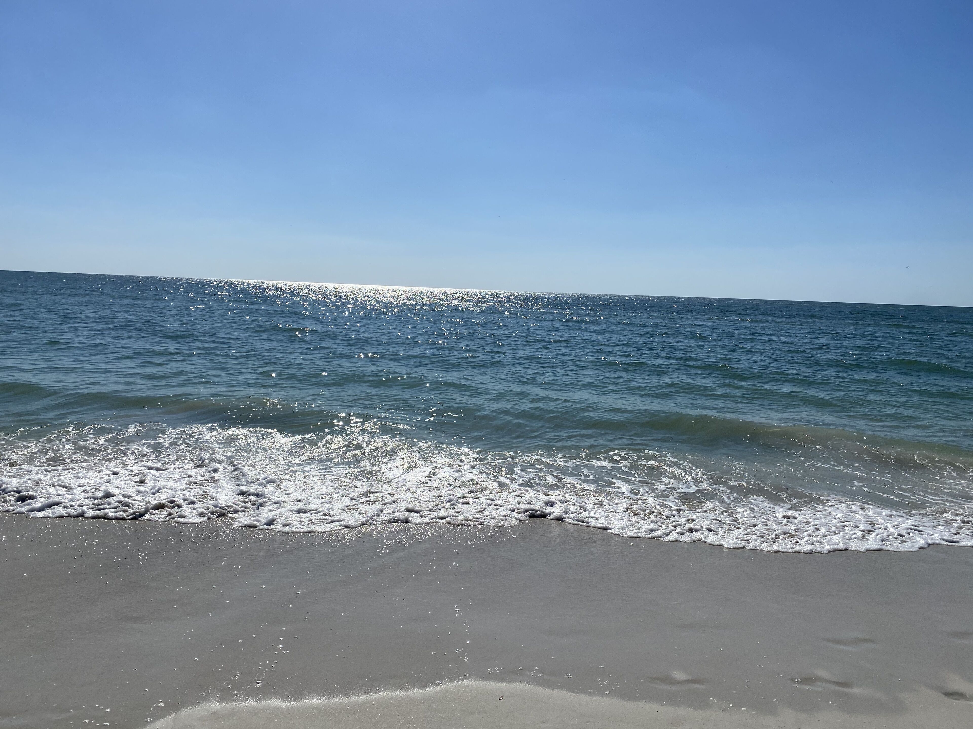 Beach nearby, sun-loungers, beach towels