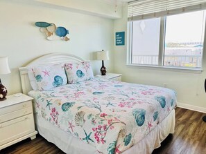3 chambres, fer et planche à repasser, lit de bébé portatif