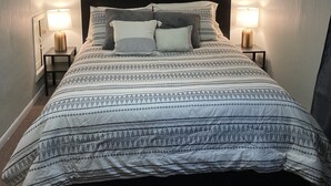 3 quartos, ferros/tábuas de passar roupa, berço de viagem