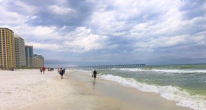 Cozy 1 Bedroom Townhome with a pool and just steps from the beach.