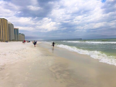 Cozy 1 Bedroom Townhome with a pool and just steps from the beach.