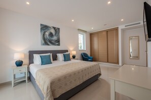 3 Schlafzimmer, Zimmersafe, Bügeleisen/Bügelbrett, Reisekinderbett