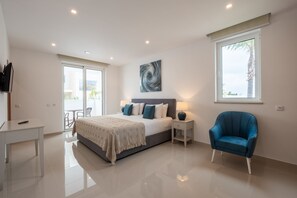 3 soverom, safe på rommet, strykejern/-brett og reiseseng for barn