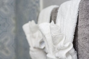 Comfort Apartment | Bathroom