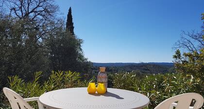 Charmante maison 180mÂČ au calme avec piscine