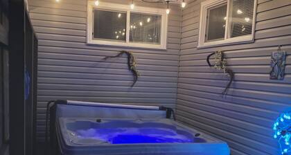 THE SANDPIPER COTTAGE at Lake Milton State Park "3 DOORS FROM THE SHORE"HOT TUB
