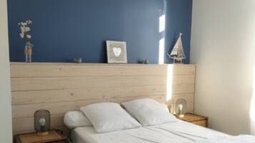 3 bedrooms, iron/ironing board, WiFi (free)