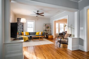 Smart TV, books, stereo