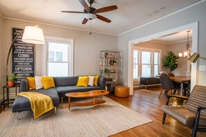 Smart TV, books, stereo - Gorgeous, Private Home! Walk Everywhere - Restaurants, Shops, Lakes! (Minneapolis)